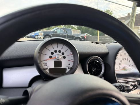 Used 2011 MINI Cooper Hardtop FWD image 32