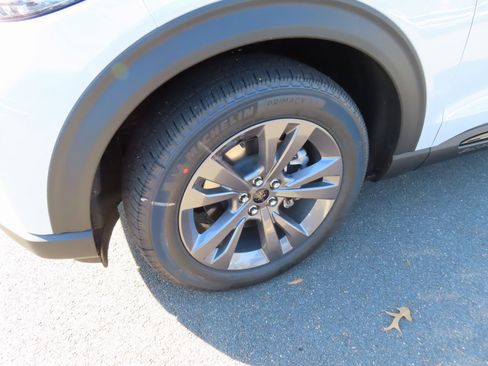 New 2026 Ford Explorer Active image 7