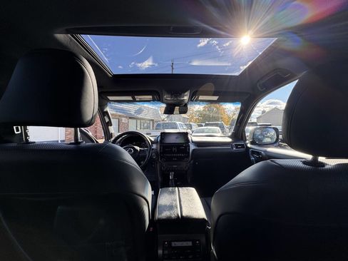 Used 2022 Lexus GX 460 image 57