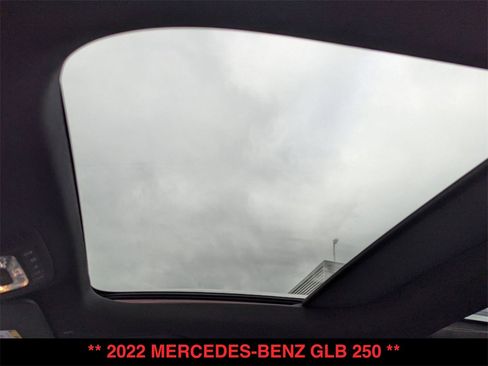 Used 2022 Mercedes-Benz GLB 250 4MATIC image 2