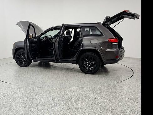 Used 2021 Jeep Grand Cherokee Laredo X AWD/4WD image 12