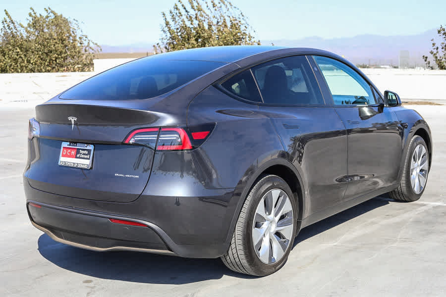 Used 2024 Tesla Model Y Long Range AWD/4WD image 5