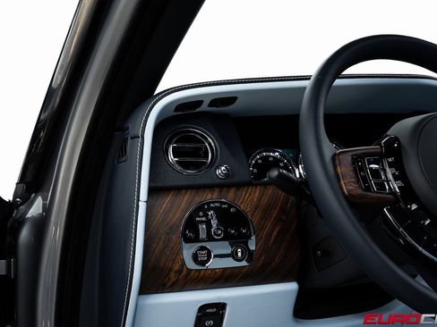 Used 2022 Rolls-Royce Cullinan image 27