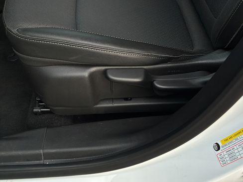 Used 2025 Buick Encore GX Preferred FWD image 14