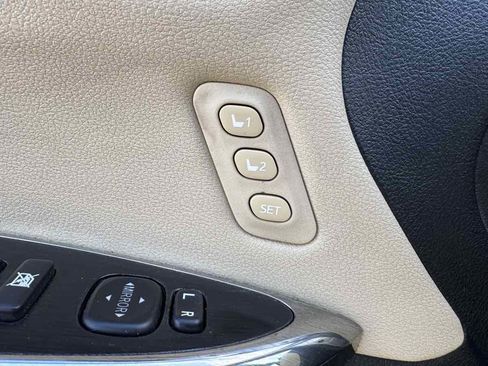 Used 2016 Toyota Avalon Limited w/ Toyota Safety Sense Package image 31