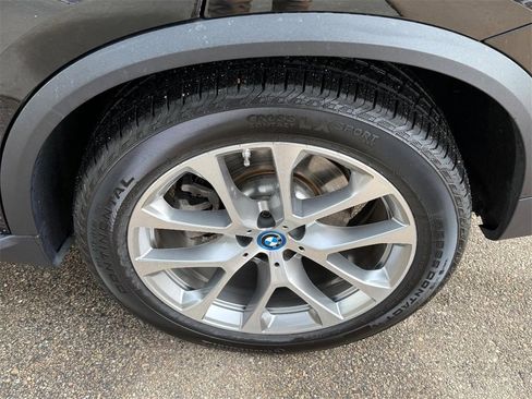 Used 2023 BMW X5 xDrive45e image 7