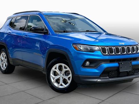 Used 2024 Jeep Compass Latitude AWD/4WD image 3