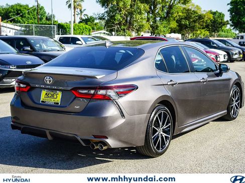 Used 2023 Toyota Camry SE FWD image 4