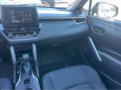Used 2024 Toyota Corolla Cross SE image 13