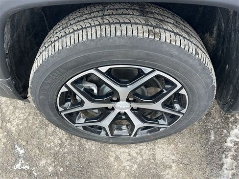 Used 2024 Jeep Compass Limited image 12