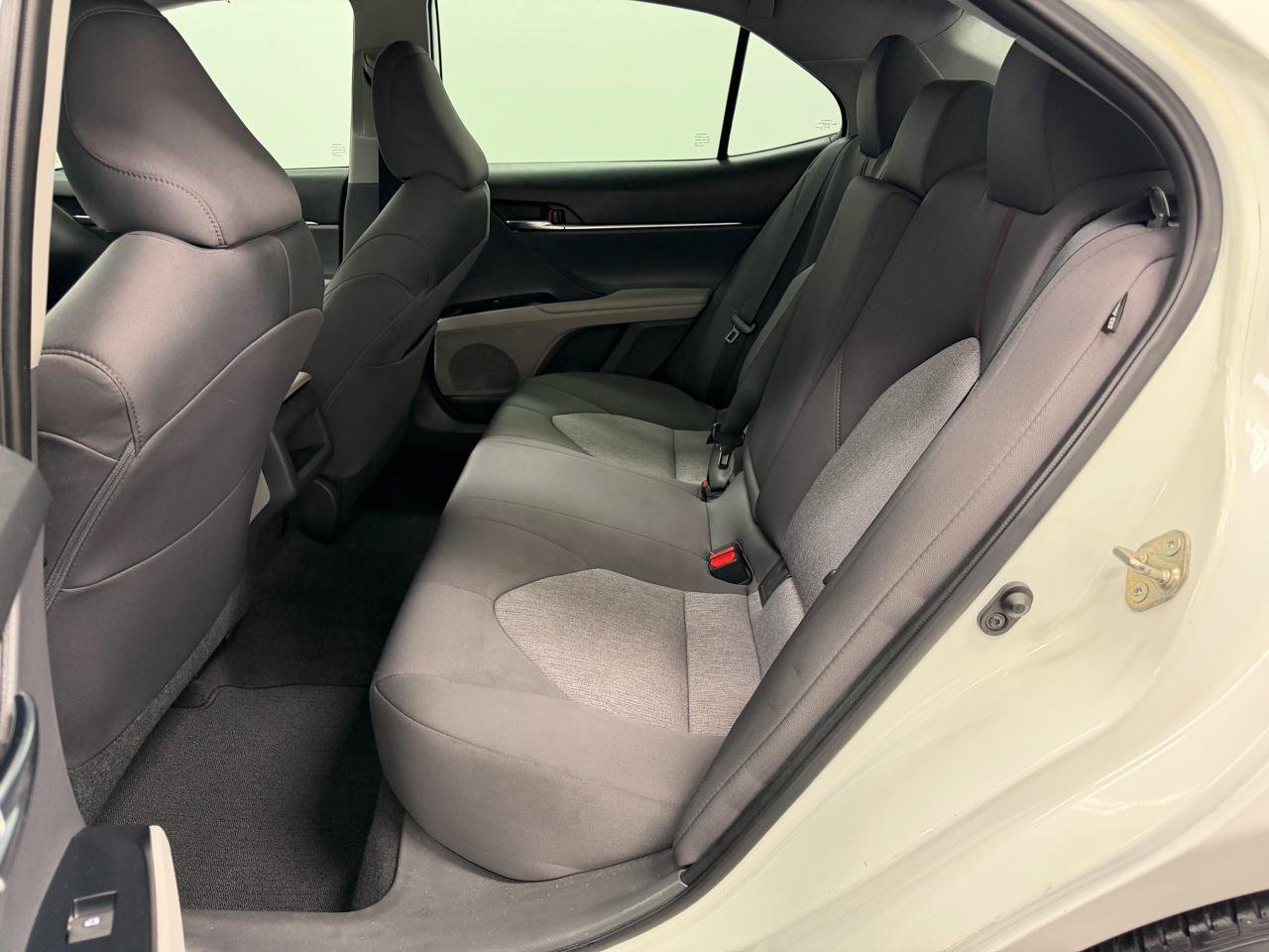 Used 2020 Toyota Camry LE FWD image 8