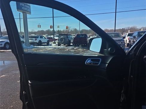 Used 2019 Jeep Grand Cherokee Altitude image 33