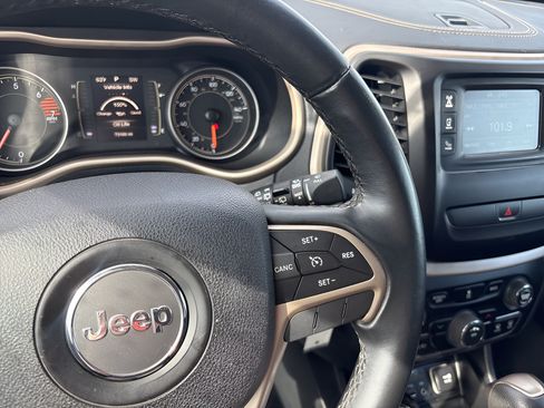 Used 2016 Jeep Cherokee Latitude AWD/4WD image 37