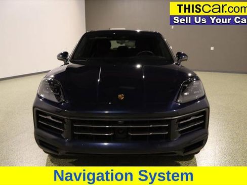 Used 2024 Porsche Cayenne image 2