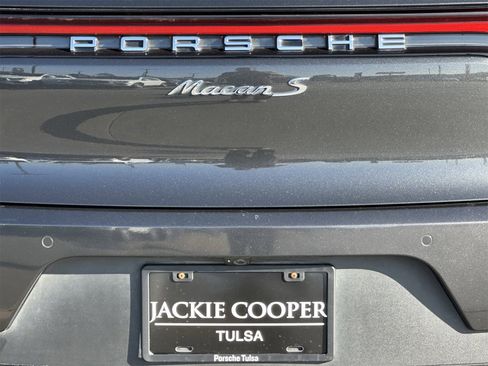 Used 2021 Porsche Macan S image 14