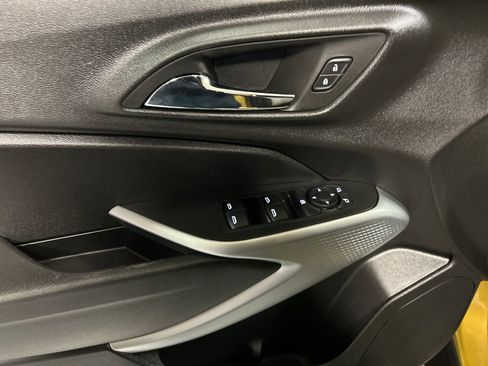 Used 2024 Chevrolet Trax RS w/ Driver Confidence Package image 14