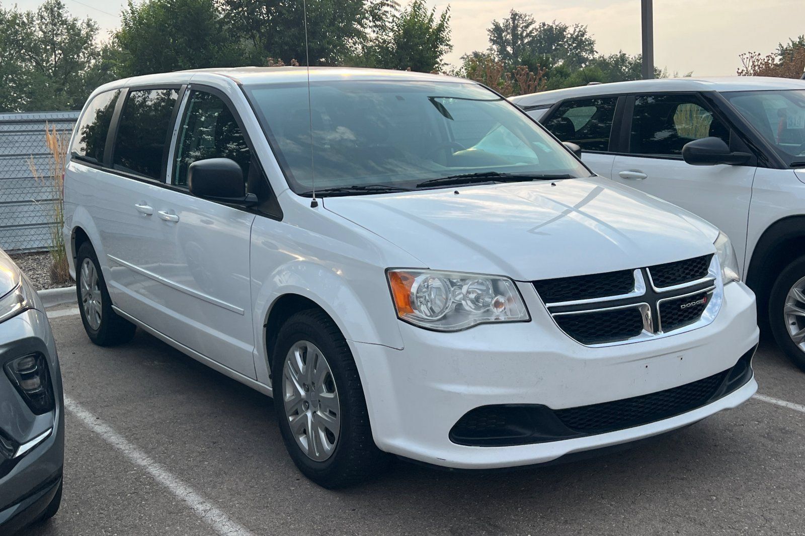 Used 2017 Dodge Grand Caravan SE w/ Power Window Group FWD image 2