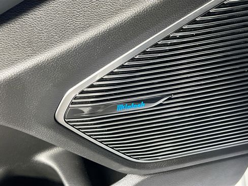 Used 2022 Jeep Grand Cherokee Overland w/ Luxury Tech Group IV image 19