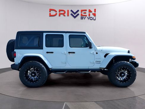 Used 2021 Jeep Wrangler Unlimited Sahara w/ Uconnect 4C Nav & Sound Group AWD/4WD image 6