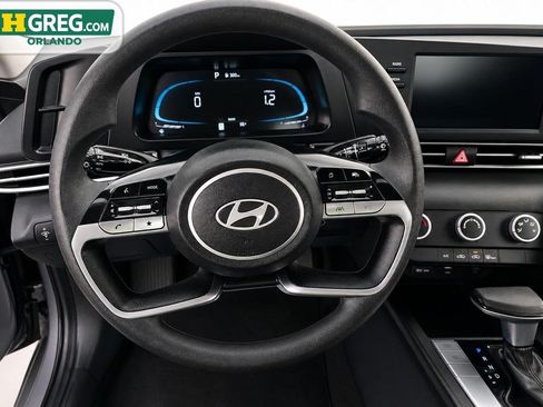 Used 2025 Hyundai Elantra SE FWD image 10