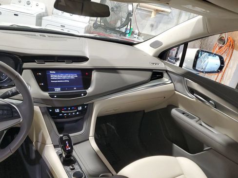 Used 2023 Cadillac XT5 Premium Luxury w/ LPO, Premium Carpet Package FWD image 20