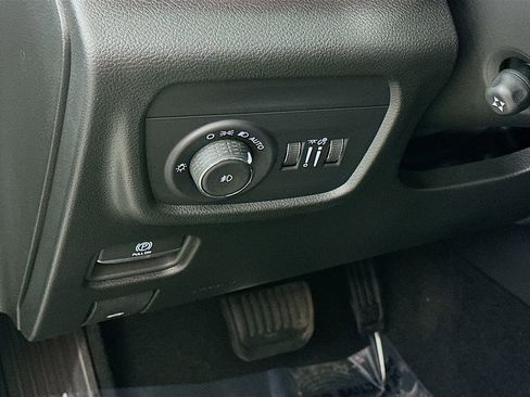 Certified 2025 Jeep Grand Cherokee Overland w/ Luxury Tech Group IV image 18