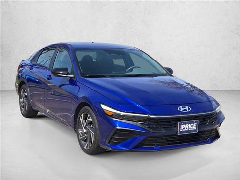 Used 2025 Hyundai Elantra Sport image 3