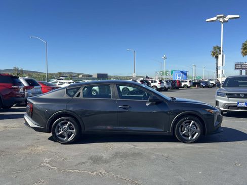 Used 2025 Kia K4 LXS image 27