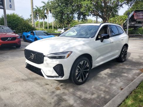 Used 2026 Volvo XC60 B5 Plus w/ Protection Package Premier AWD/4WD image 3