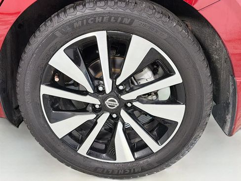 Used 2023 Nissan Sentra SV w/ SV Premium Package FWD image 33