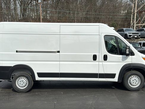 Used 2025 RAM ProMaster 2500 w/ Convenience Group image 4