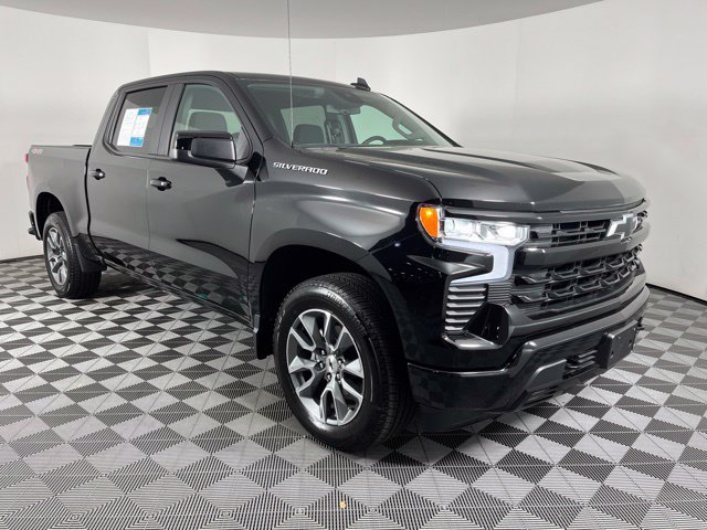 Used 2025 Chevrolet Silverado 1500 RST AWD/4WD image 3