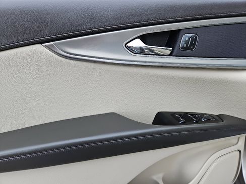 Used 2019 Lincoln Nautilus Select image 12