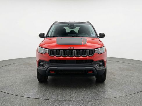 Used 2025 Jeep Compass Trailhawk image 2