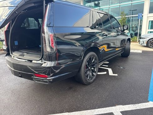 Used 2023 Cadillac Escalade ESV Sport w/ LPO, ONYX Package image 5