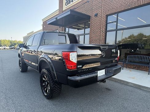 Used 2019 Nissan Titan SV w/ SV Convenience Package AWD/4WD image 36