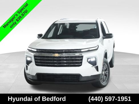 Used 2026 Chevrolet Traverse LT AWD/4WD image 2