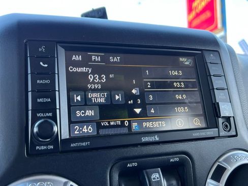 Used 2014 Jeep Wrangler Unlimited Sahara w/ Connectivity Group image 31