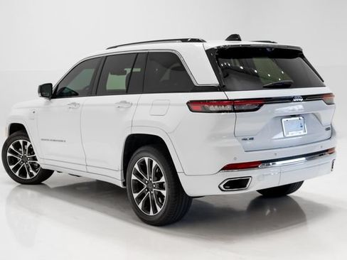 Certified 2022 Jeep Grand Cherokee Overland w/ Luxury Tech Group IV AWD/4WD image 41