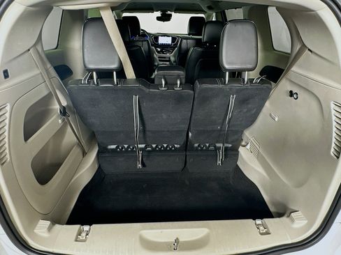Used 2024 Chrysler Pacifica Touring-L image 28