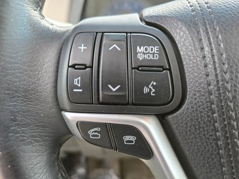 Used 2016 Toyota Sienna XLE Premium FWD image 8