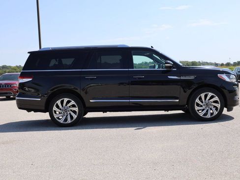 Used 2024 Lincoln Navigator L 4WD image 7