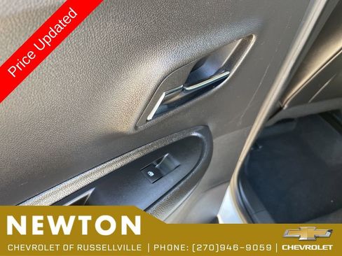Used 2022 Chevrolet Trax LT AWD/4WD image 43
