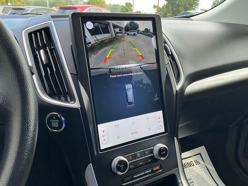 Used 2024 Ford Edge SE w/ Black Appearance Package image 8