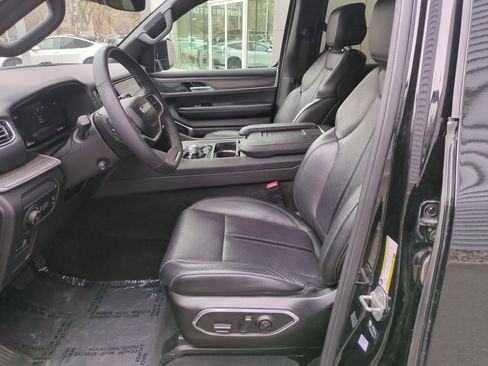 Used 2024 Jeep Wagoneer L Series III w/ Flexible Seating Group image 15