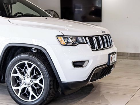 Used 2019 Jeep Grand Cherokee Limited AWD/4WD image 3