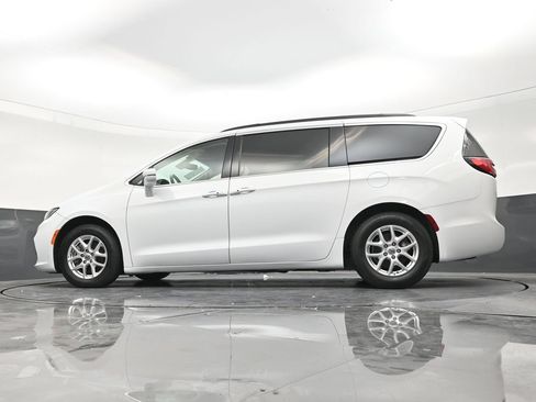 Used 2022 Chrysler Pacifica Touring-L FWD image 21