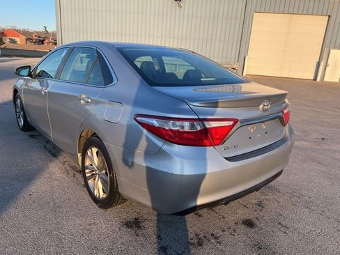 Used 2015 Toyota Camry SE image 2
