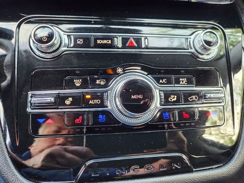 Used 2022 Lincoln Corsair Reserve w/ Elements Package image 34