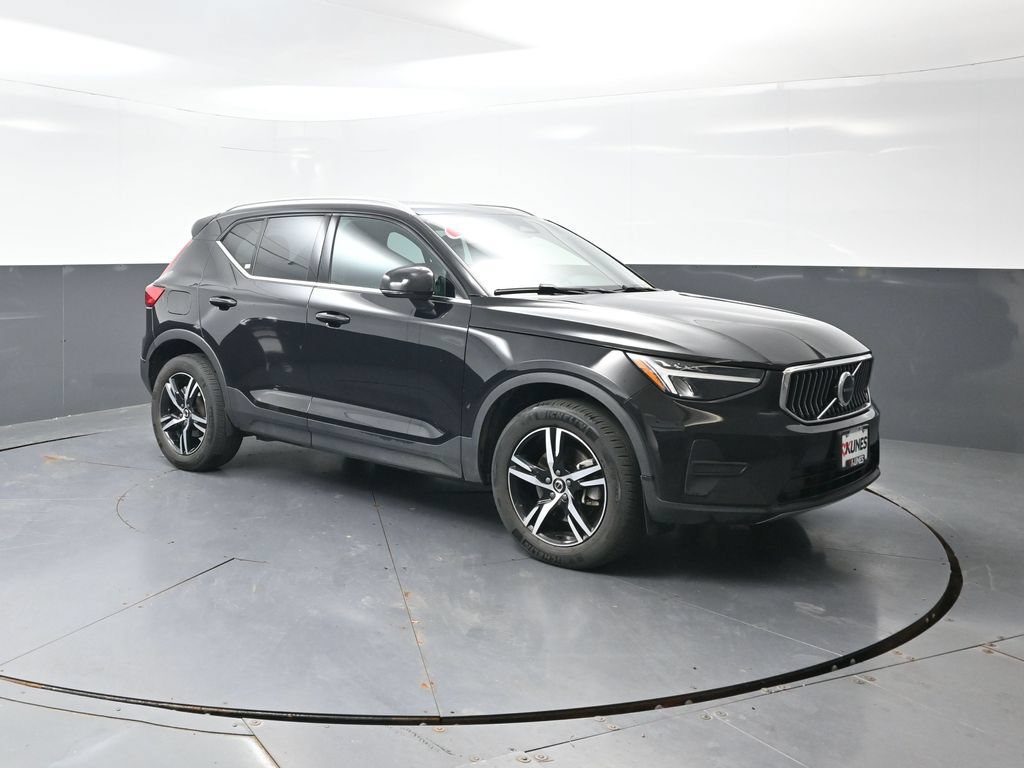Used 2025 Volvo XC40 B5 Core AWD/4WD image 4